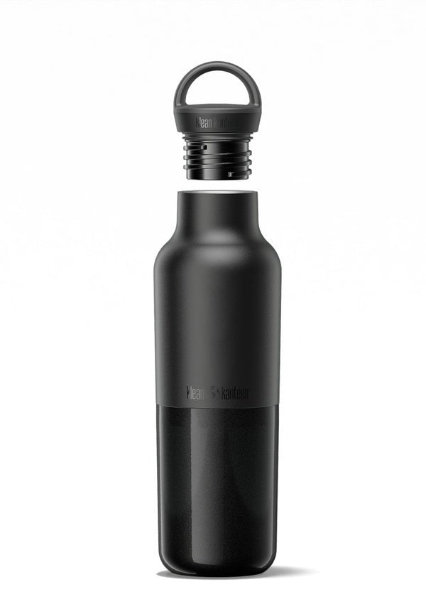 Klean Kanteen Rise Classic noire avec le bouchon Arch Loop au-dessus de la bouteille ouverte