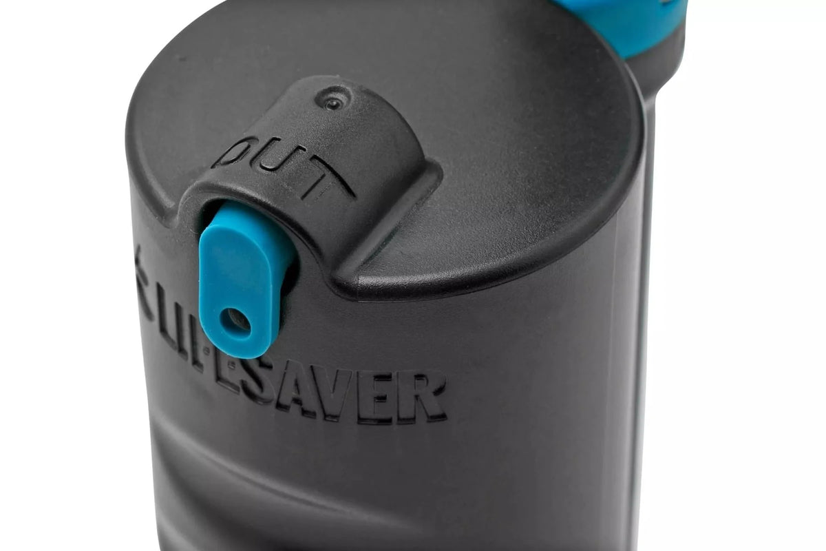 Lifesaver Wayfarer, détail de la sortie avec bouchon bleu sur le dessus du boîtier