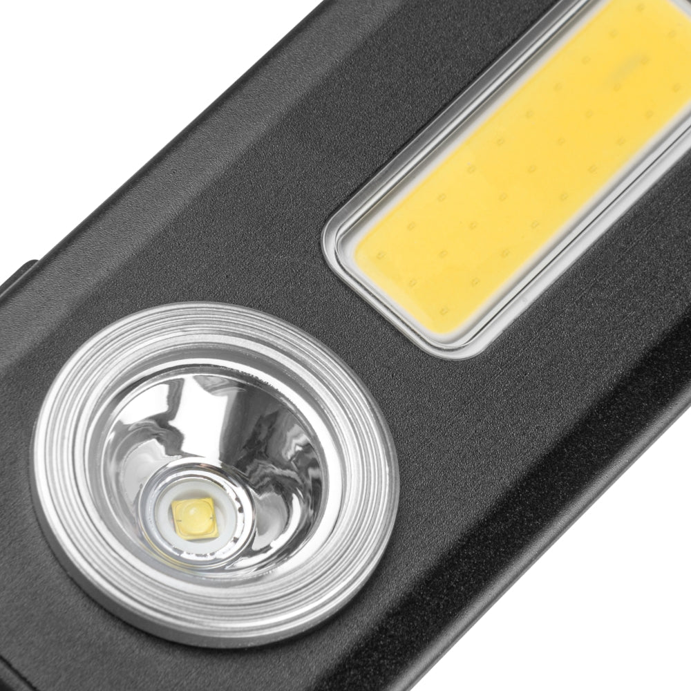 Mactronic Flagger 650 détail du spot avec réflecteur à côté de la lumière de travail jaune