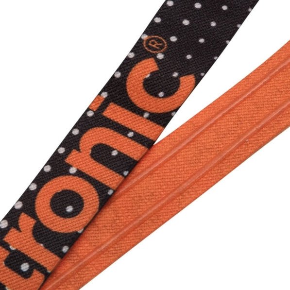 Mactronic Rebel détail du bandeau, noir à pois blancs avec l'intérieur orange