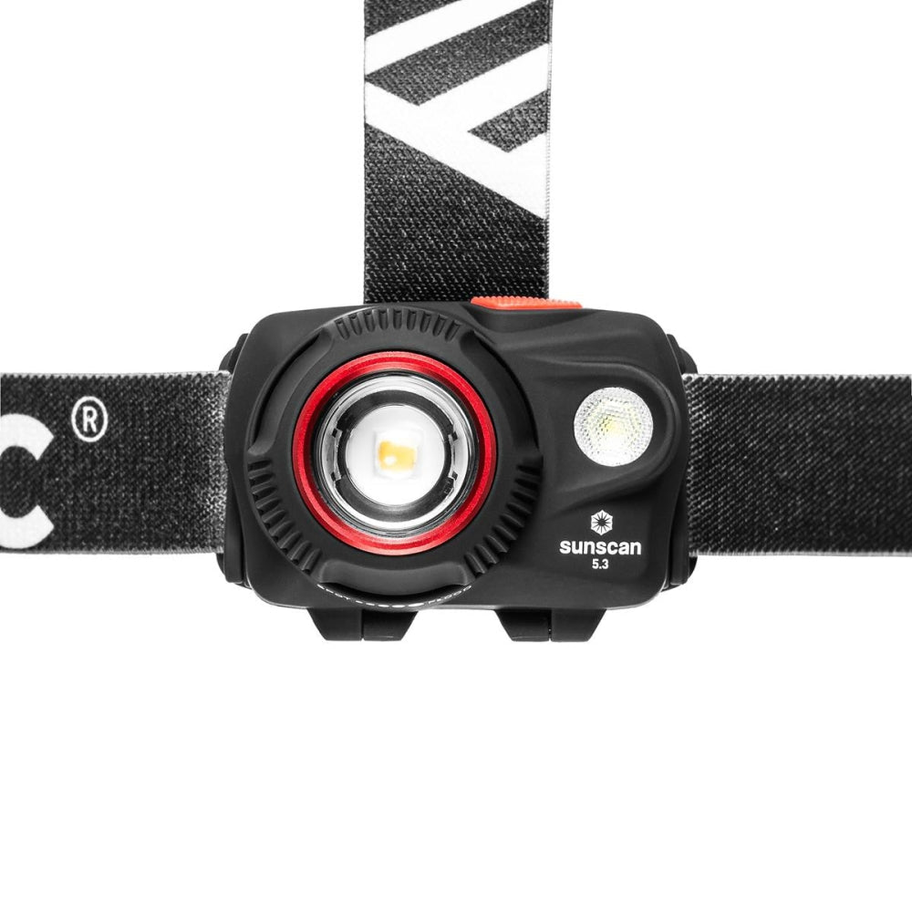 Mactronic Sunscan 5.3 lampe frontale noire avec bague rouge autour de la lentille et une seconde LED, de face