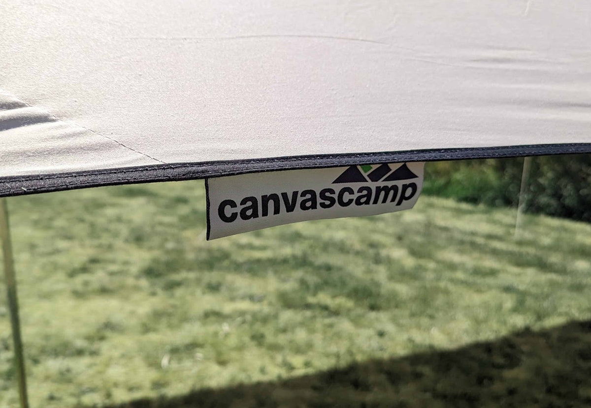 Auvent CanvasCamp Malu, gros plan du bord avec étiquette CanvasCamp