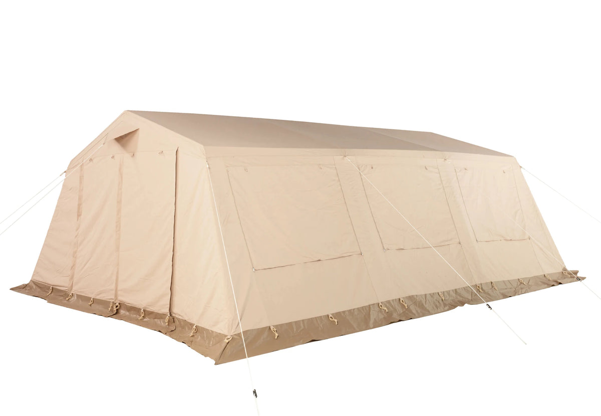 Tente de patrouille CanvasCamp Mess Traveller vue de biais avec fenêtres et haubans