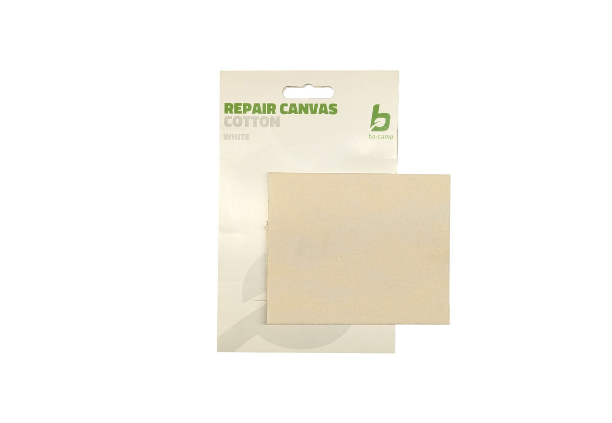 Toile de réparation thermocollante Bo-Camp, morceau de toile beige devant l'emballage
