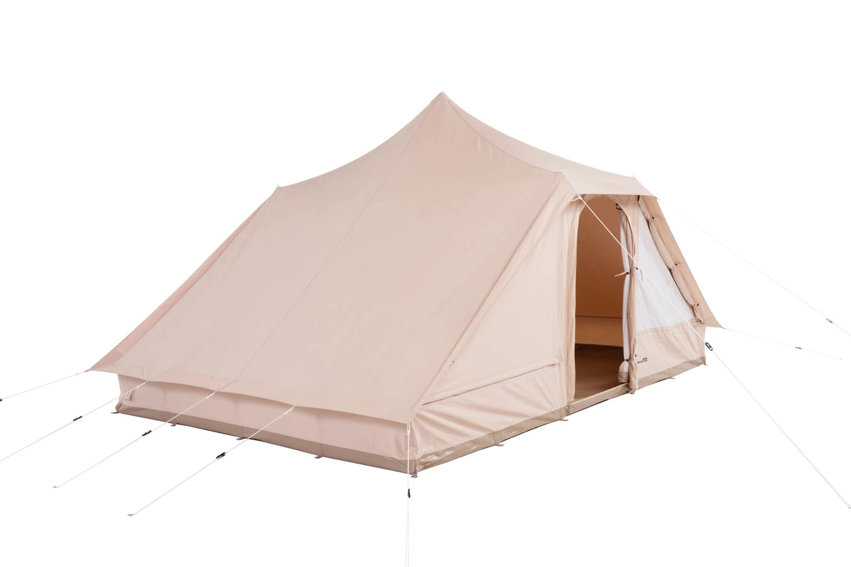 CanvasCamp Roman Traveller vue de biais avec porte entrouverte et haubans