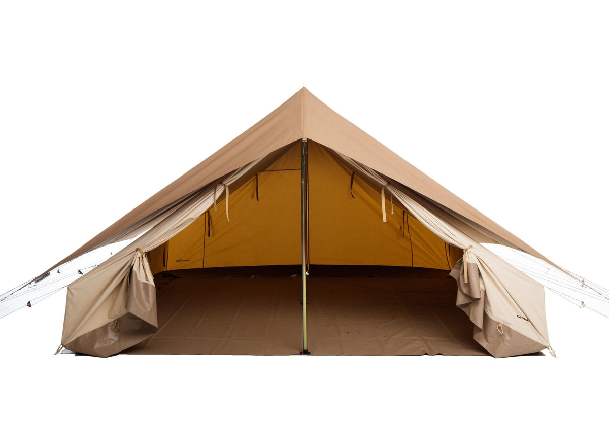 CanvasCamp Apex 4 x 4 de face avec panneaux de porte enroulés et vue dans la tente