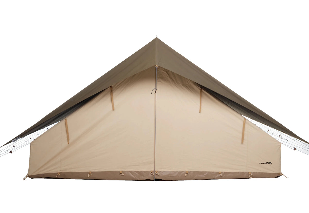 CanvasCamp Apex 4 x 6 avec toit gris-brun foncé, façade avec porte fermée