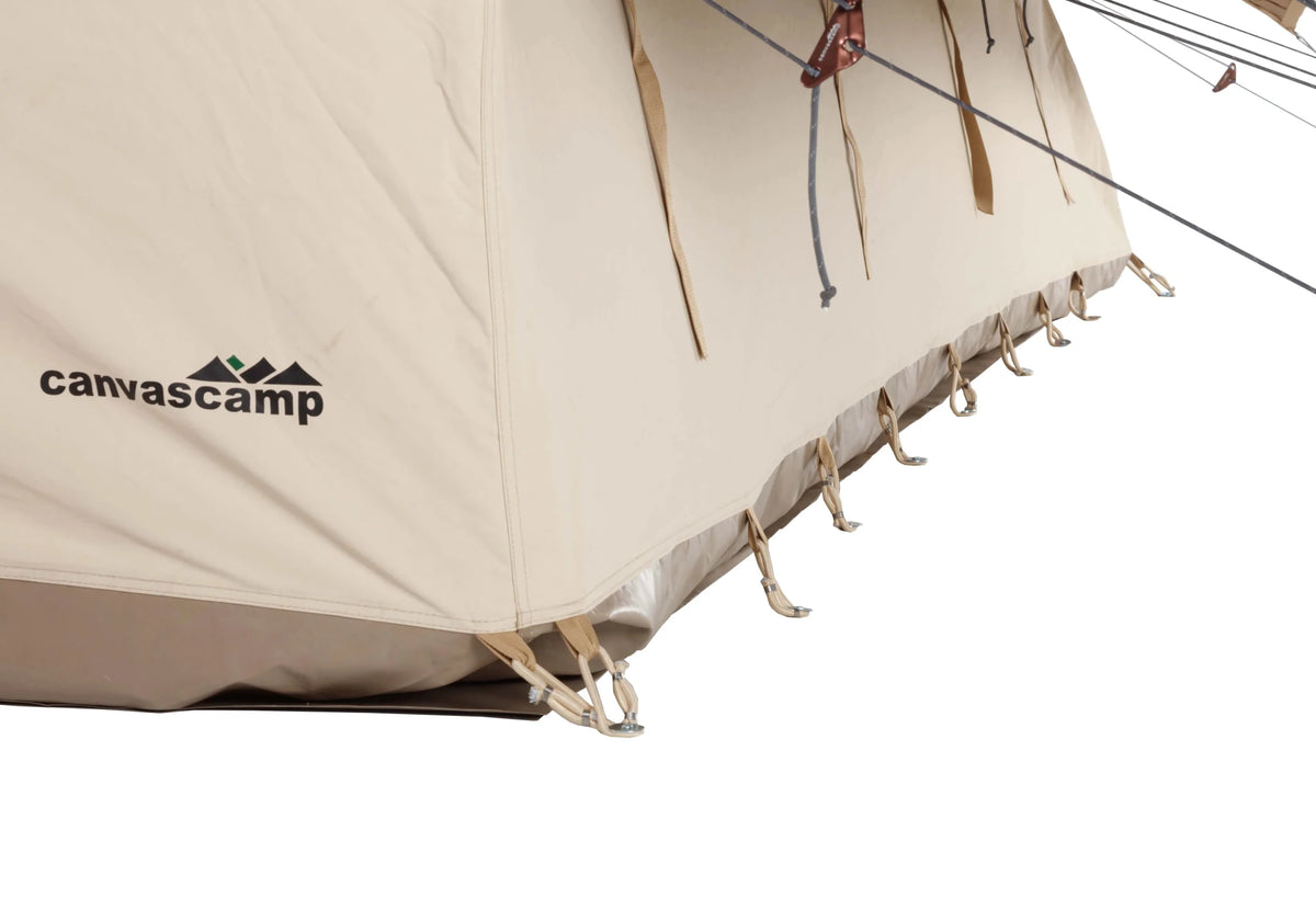 CanvasCamp Apex 4 x 6 coin de la tente avec logo CanvasCamp et boucles le long du bas