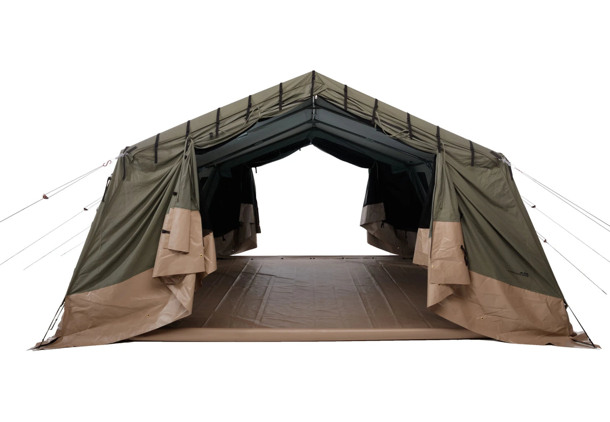 CanvasCamp Mess Apex 5 x 6 de face avec les deux portes ouvertes et vue à travers la tente
