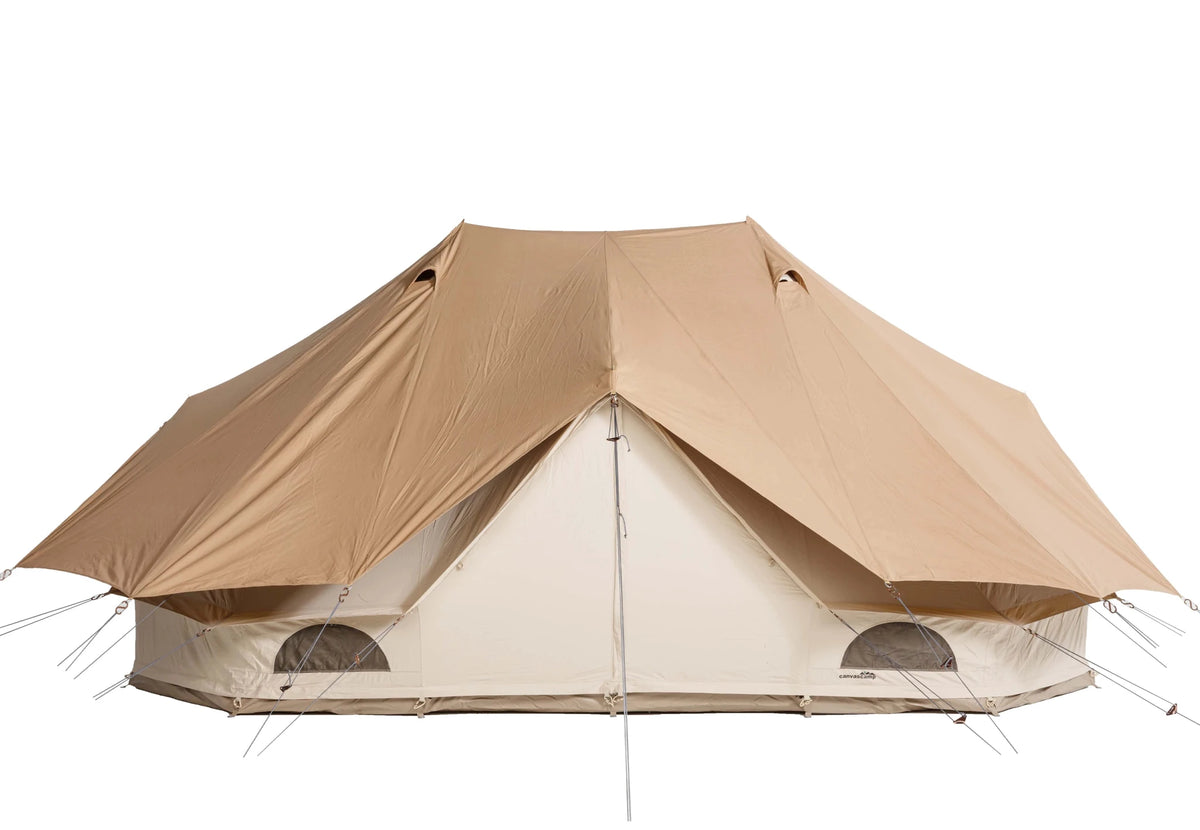CanvasCamp Sibley Fly All Season sur une tente cloche double à deux sommets, vue de face