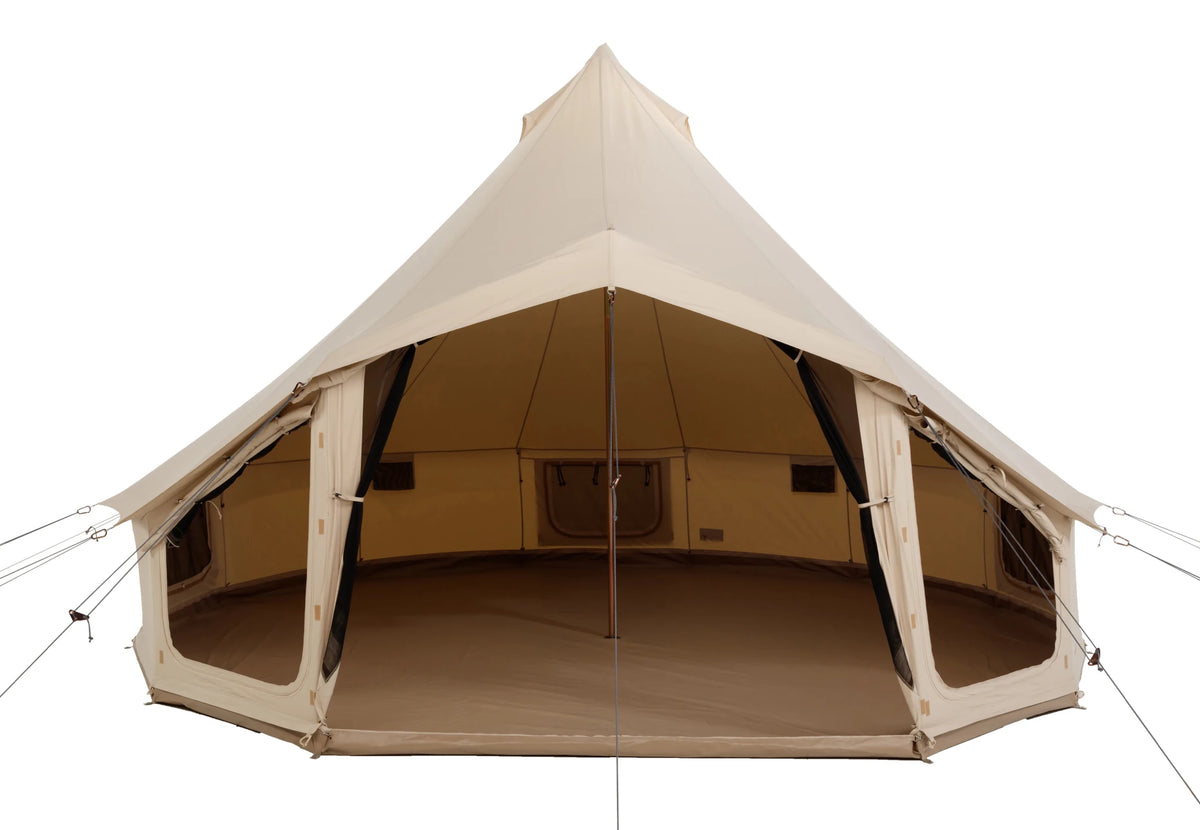 CanvasCamp Sibley Apex 620 avec entrée grande ouverte et vue sur le tapis de sol à l'intérieur