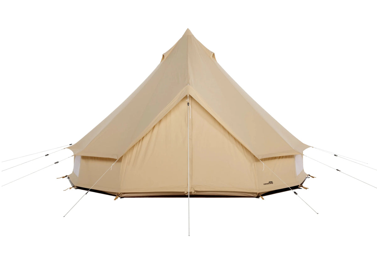 Sibley Traveller 300, tente cloche en toile beige avec porte fermée et haubans, vue de face