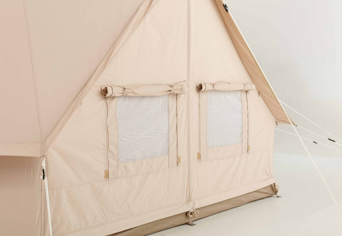 CanvasCamp Sibley Traveller 600 Twin, paroi extérieure avec deux fenêtres à moustiquaire et rabats roulés