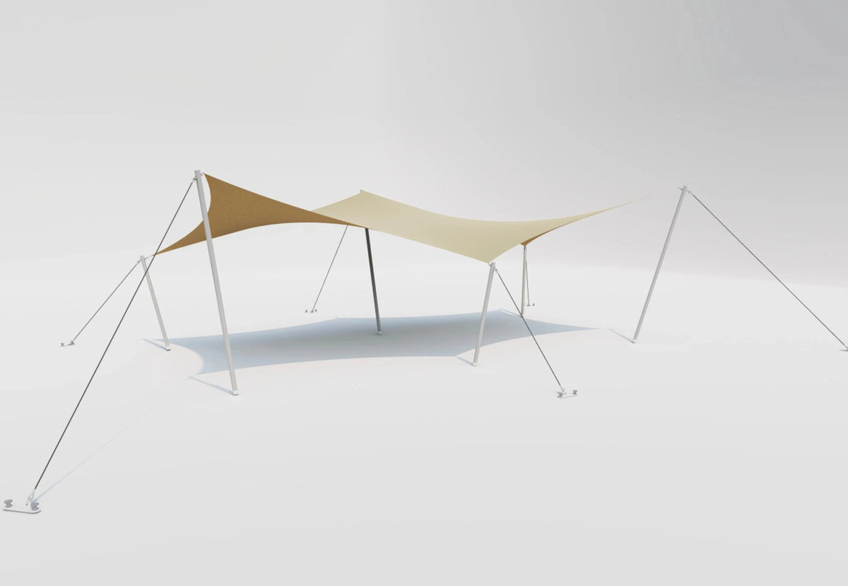 CanvasCamp Stretch Tent Q3X vue latérale de biais avec un mât isolé et un hauban à droite