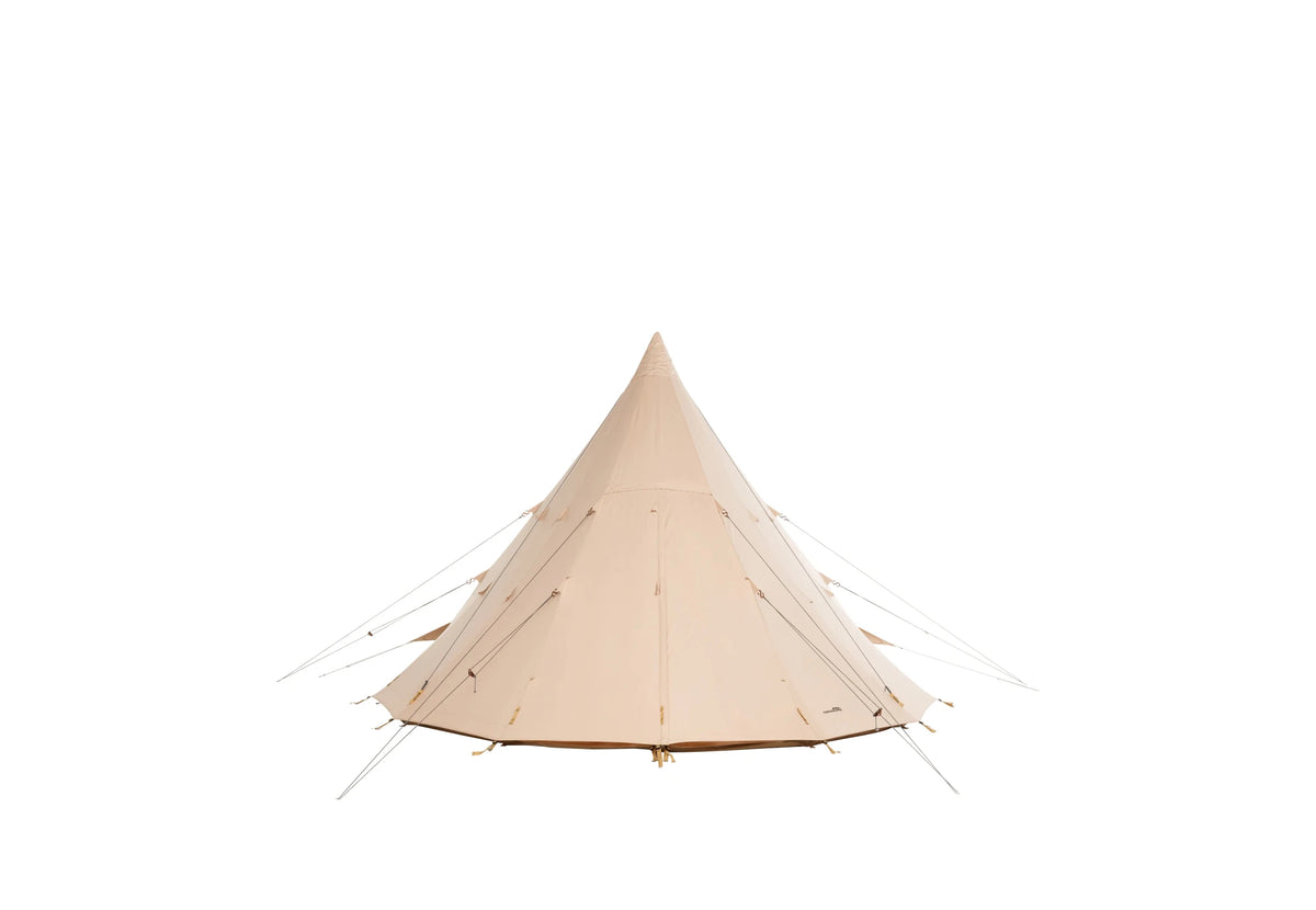 tente tipi Traveller 400 en toile beige avec porte fermée et haubans, vue de face