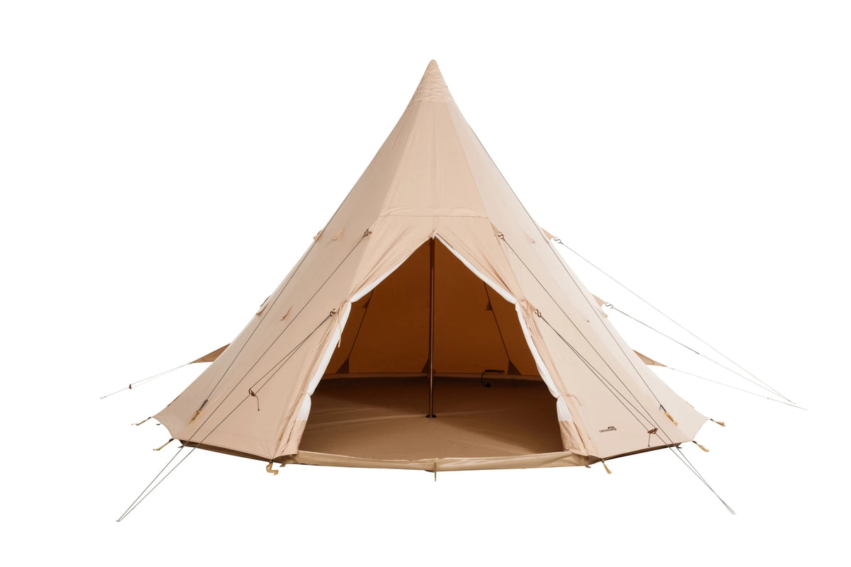 Tipi CanvasCamp Traveller 600 avec porte ouverte et tapis de sol visible à l'intérieur