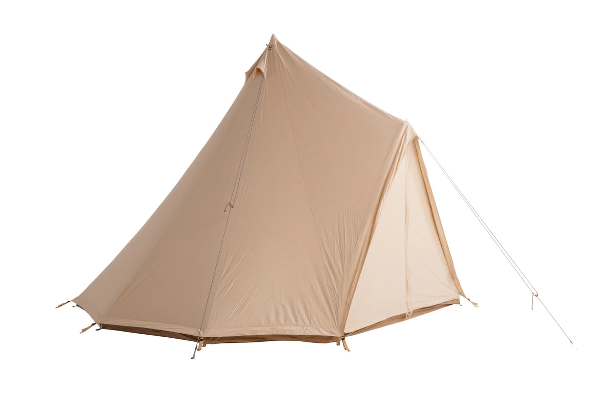 Tipi CanvasCamp Urban Traveller 450 de trois quarts avec l'entrée sur la droite