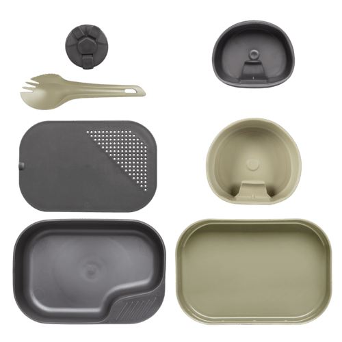 Wildo Camp-A-Box Complete gris et sable avec cuillère-fourchette, bols, assiettes et planche à découper