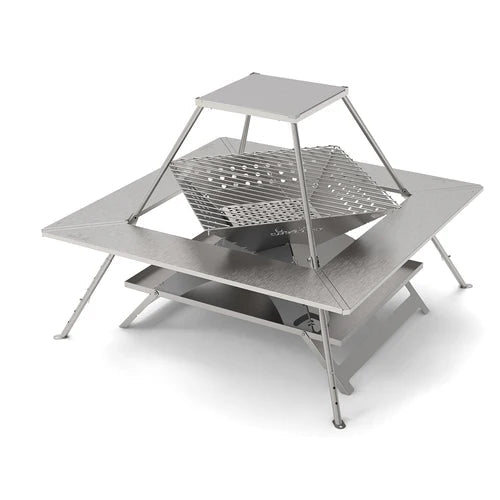 Winnerwell Fire Guard Stove Table autour d'un brasero avec le plateau surélevé au-dessus