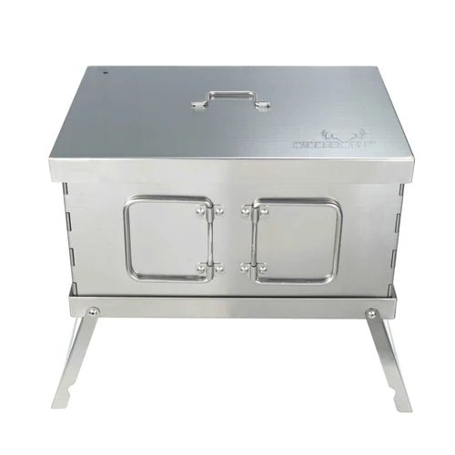 Winnerwell Flat Smoker vu de face avec deux petites portes, couvercle à poignée et logo Winnerwell