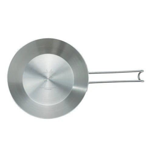 Winnerwell Titanium Deep Skillet vue du dessus avec le fond de la poêle et le manche en fil