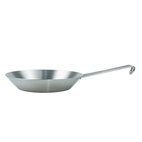 Winnerwell Titanium Deep Skillet de profil avec bord haut et un crochet au bout du manche