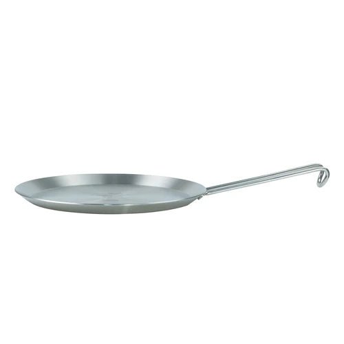 Winnerwell Titanium Frying Pan de profil avec bord bas et un crochet au manche