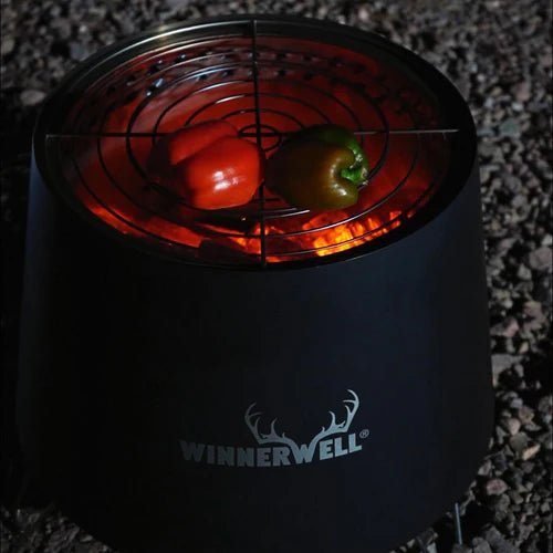 Brasero Winnerwell Tornado dans le noir avec des poivrons sur la grille au-dessus du feu