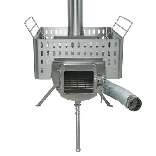 Winnerwell Woodlander Sauna Stove vu de face avec porte ouverte, panier à pierres et tuyau d'air